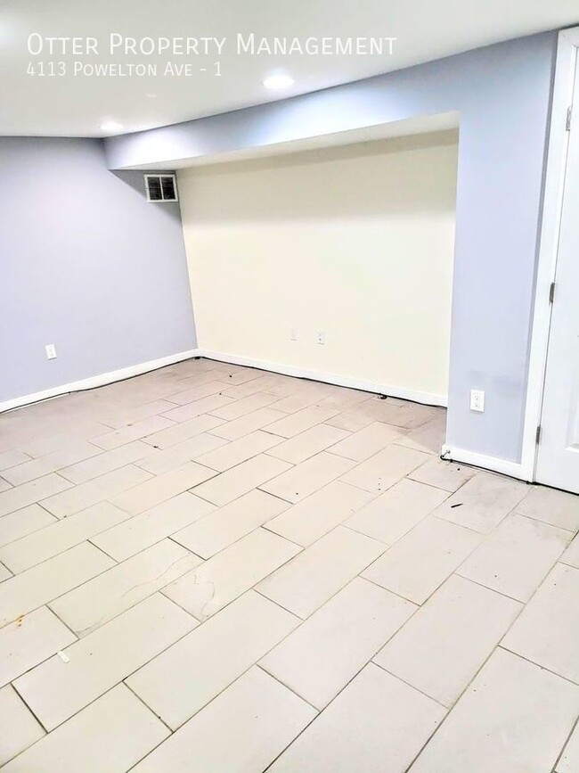 Building Photo - 3BR/2BA Updated Apt in University City wit...