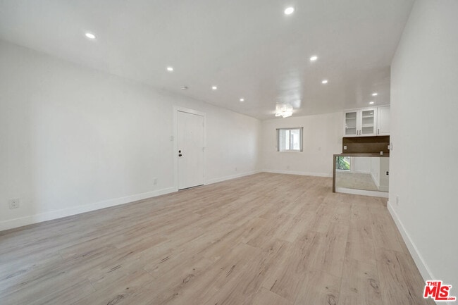 Building Photo - 9005 Cynthia St