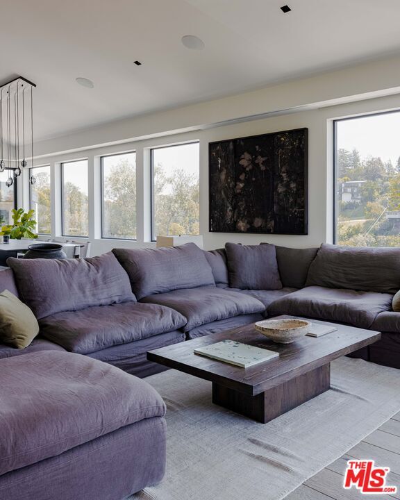 Building Photo - 2532 Canyon Oak Dr