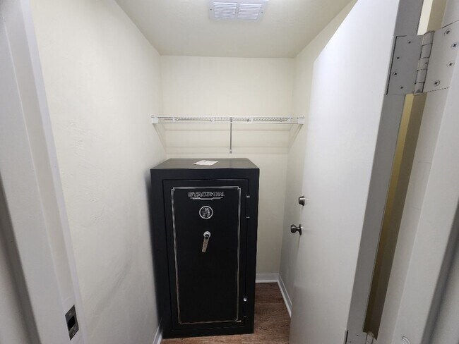 Building Photo - Beautiful Turnbull Estates 4 Bedroom Home