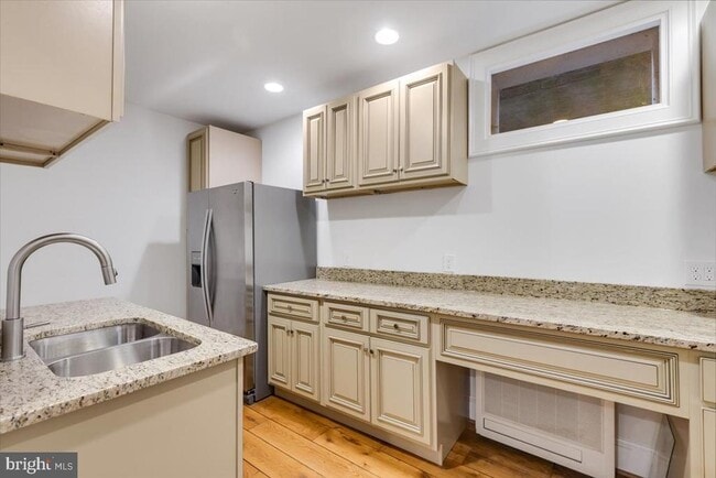 Building Photo - 215 Prince St