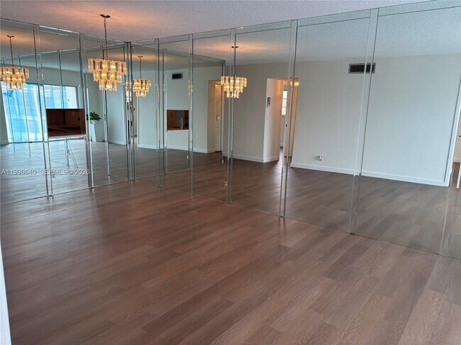 Building Photo - 200 Ashbury Rd