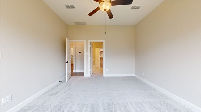 Building Photo - 122 Hazelnut Dr