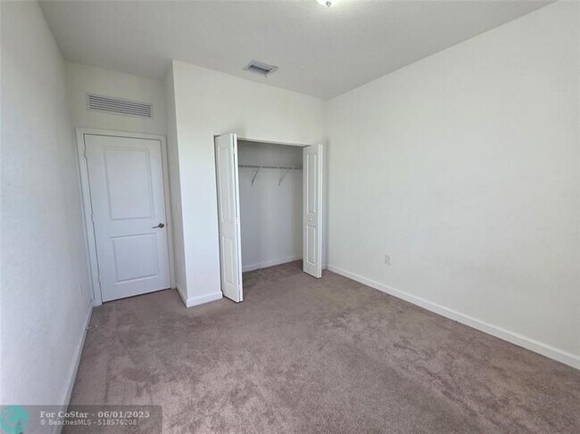Building Photo - 2420 NW 131st Cir