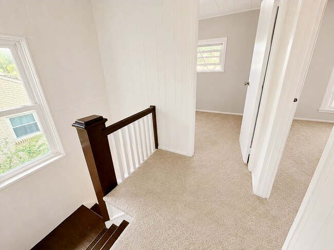 Building Photo - 2219 Edgebrook Ave