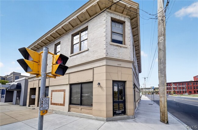 Building Photo - 447 E Washington St