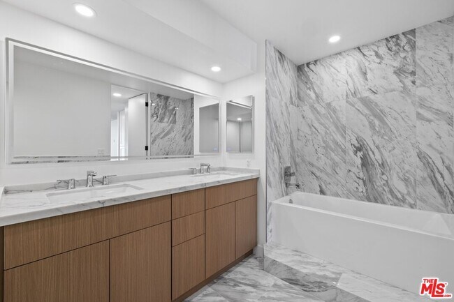 Building Photo - 1100 Alta Loma Rd
