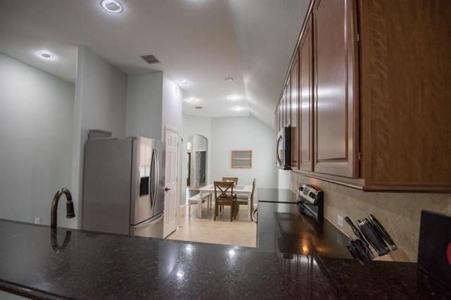 Building Photo - 809 Hardwood Dr