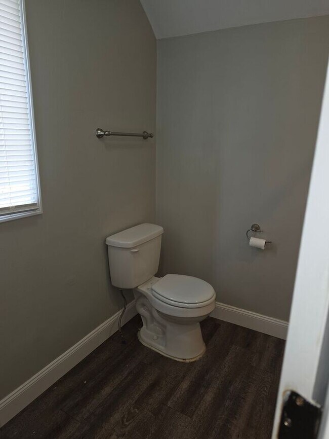 Building Photo - Three Bedroom Single Family home