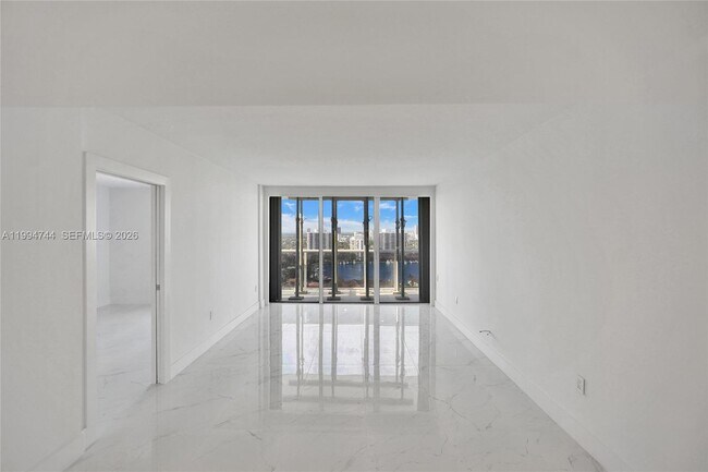 Building Photo - 3625 N Country Club Dr