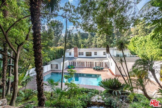 Building Photo - 1148 Coldwater Canyon Dr