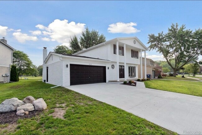 Primary Photo - 6879 Brookshire Dr