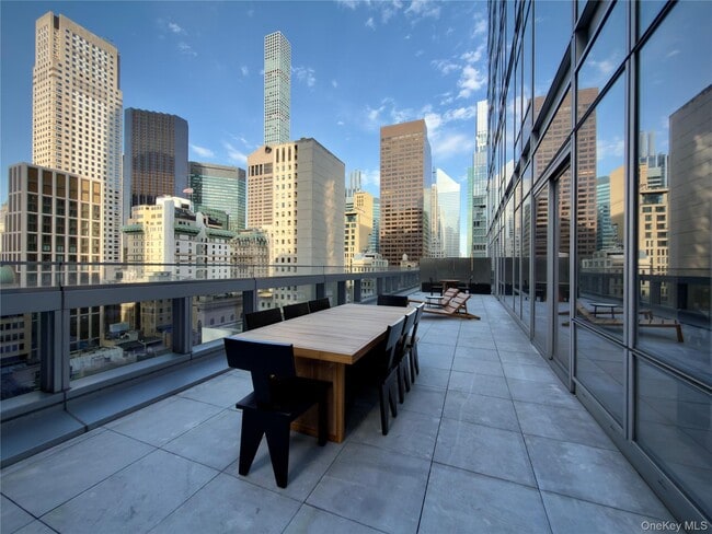 Building Photo - 18 W 53rd St