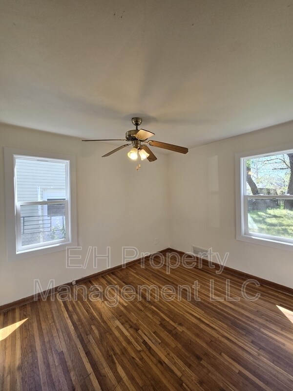 Building Photo - 1121 Luther E
