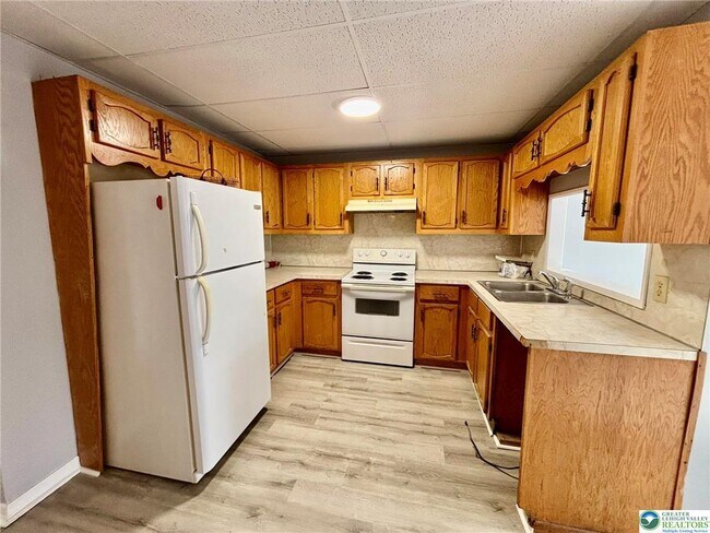 Building Photo - 210 W Main St