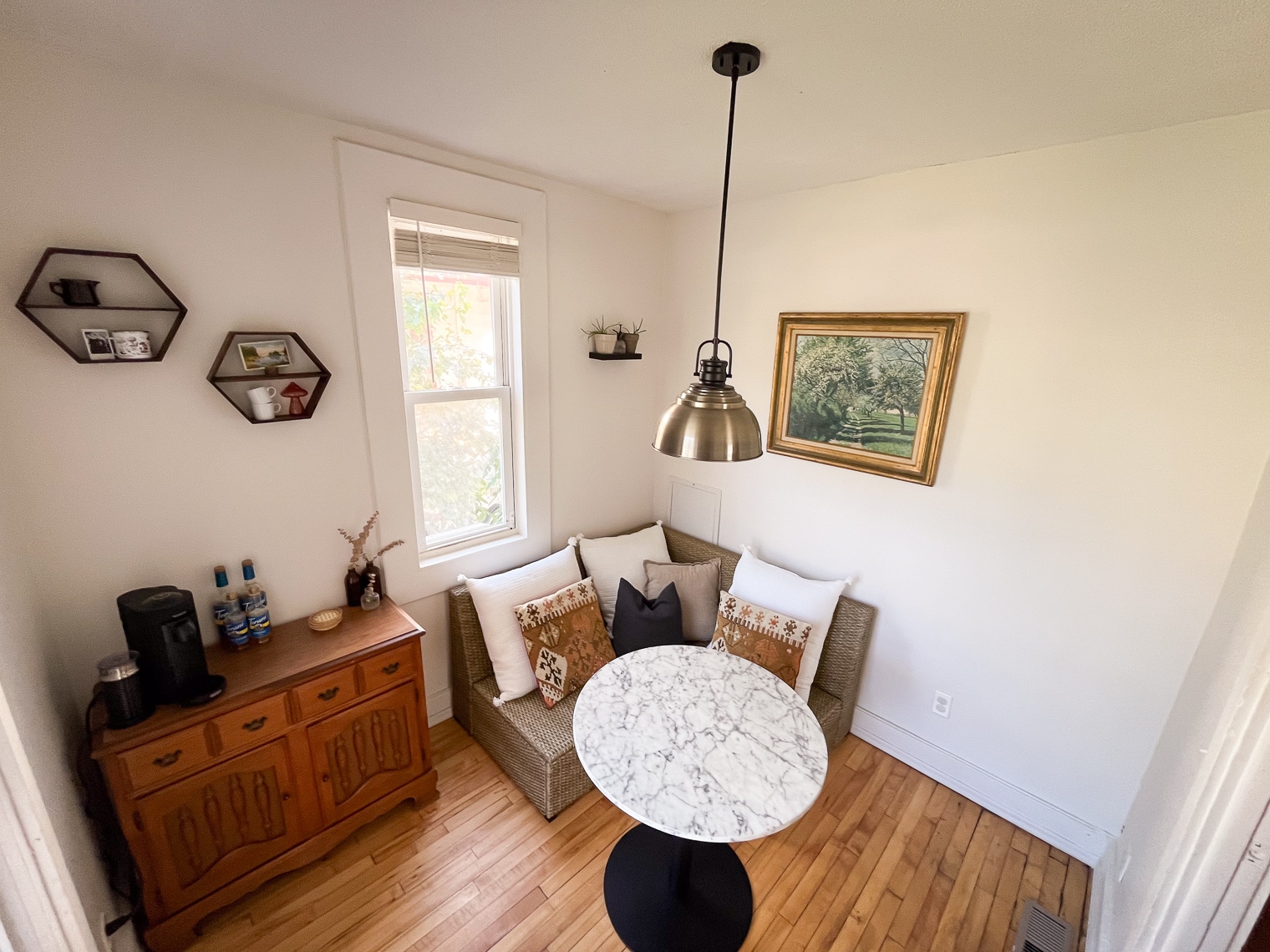 This room has been used as a dining nook. Can also be converted into a small bedroom. - 3148 Columbus Ave