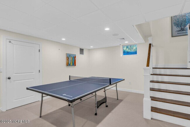 Building Photo - 420 Tuttle Ave