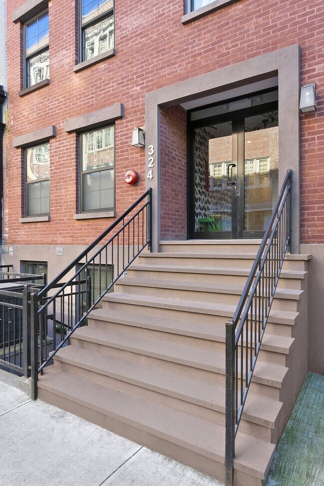 Building Photo - 324 E 4th St