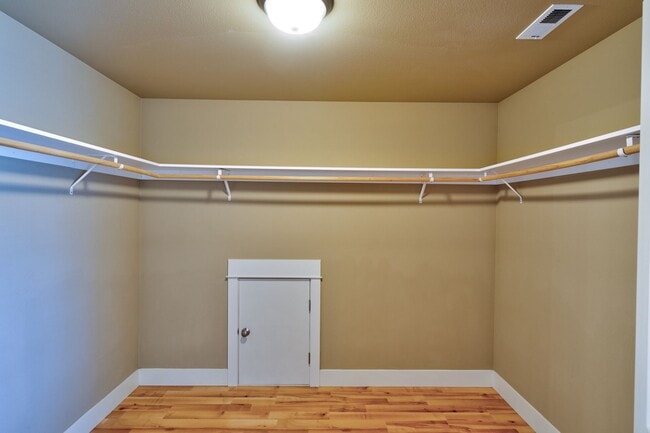 Building Photo - 61167 Cone Flower St