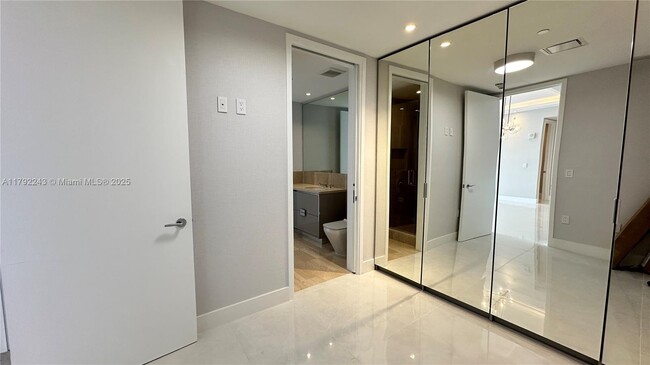 Building Photo - 15701 Collins Ave