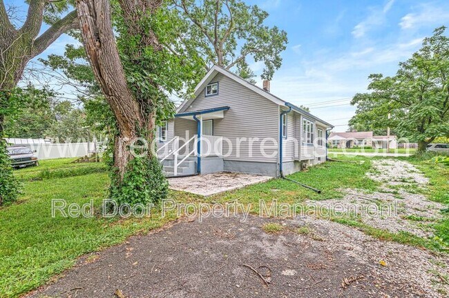 Building Photo - 3340 N Sherman Dr