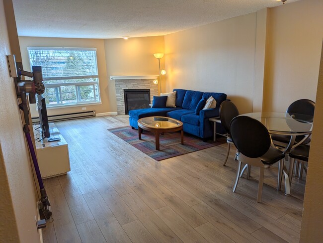 Building Photo - 9416 1st Ave NE