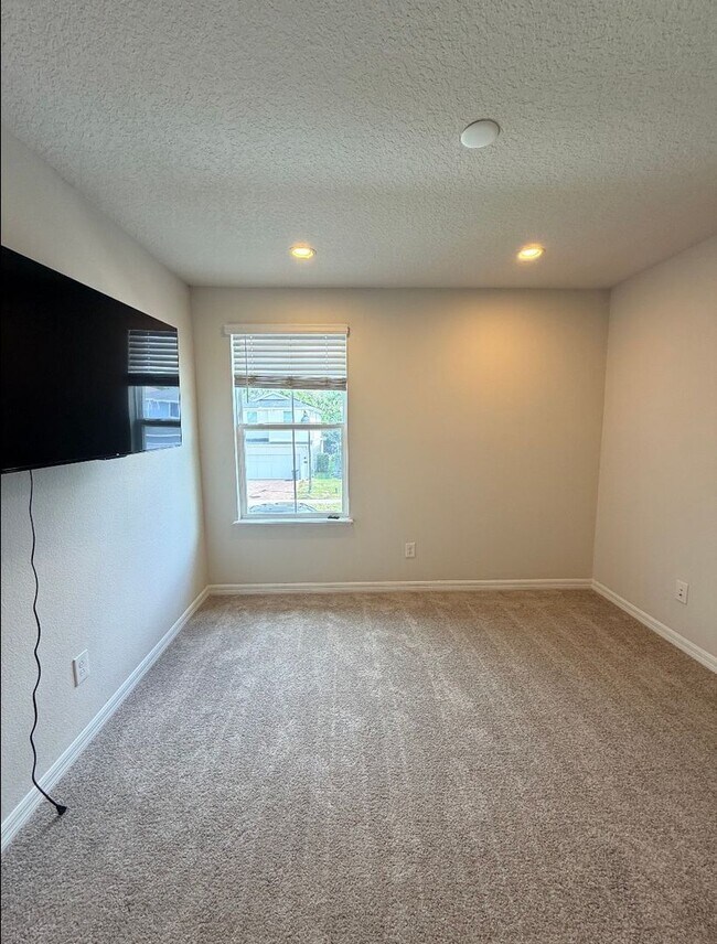 Building Photo - Water Front Home- 4 Large Bedrooms-3 baths Gated Community Call Sheila Campbell 407-687-7900