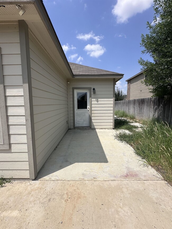 Building Photo - 5519 Shorthorn Dr