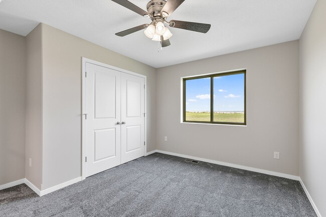 Building Photo - LIKE NEW  3 bed 2 1/2 bath townhouse NW Lincoln