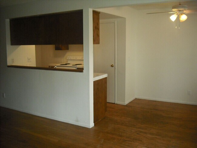Building Photo - 2635 Yardarm Ave