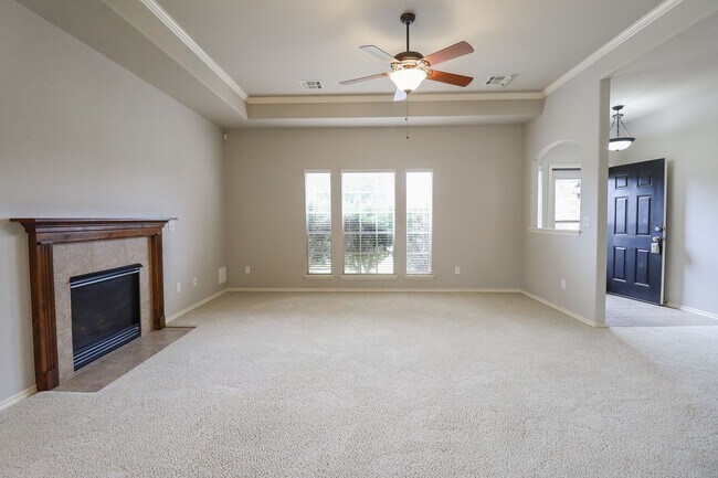 Building Photo - 3 bed | 2 bath in New Tulsa!