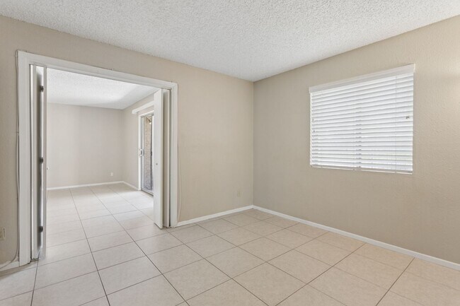 Building Photo - 4444 E Paradise Ln