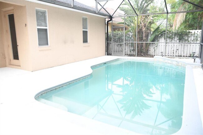 Building Photo - 4943 Solimartin Dr