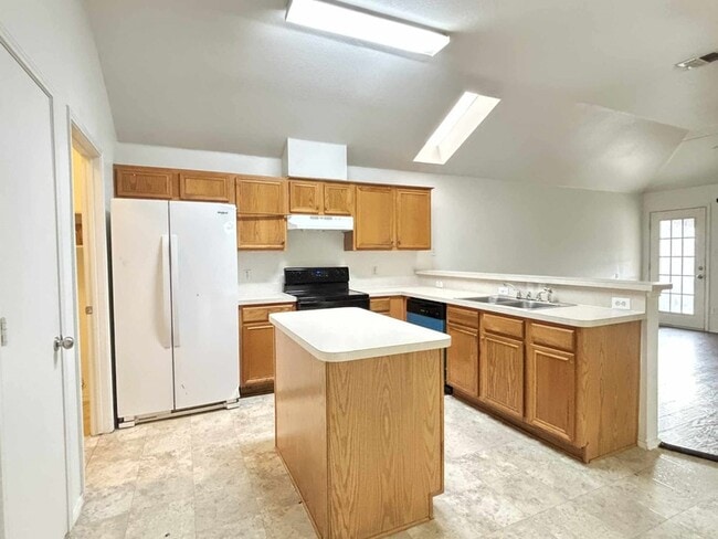 Building Photo - 830 W Colony Dr