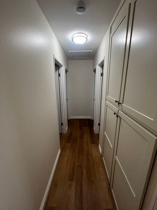 Building Photo - Remodeled 3 Bed / 2 Bath Single-Family Home | Garage, Big yard