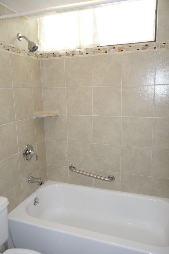 Building Photo - 2 BD / 2 BA Apartment in Aiea!