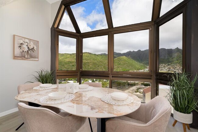 Building Photo - 531 Hahaione St