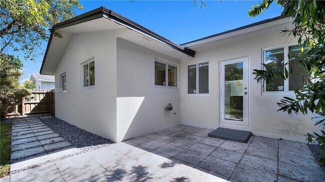 Building Photo - 11690 SW 81st Rd