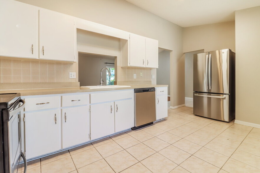 Building Photo - 8309 Royal Hart Dr