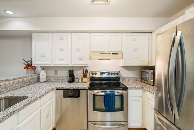 Building Photo - 102 Chesterfield Ln