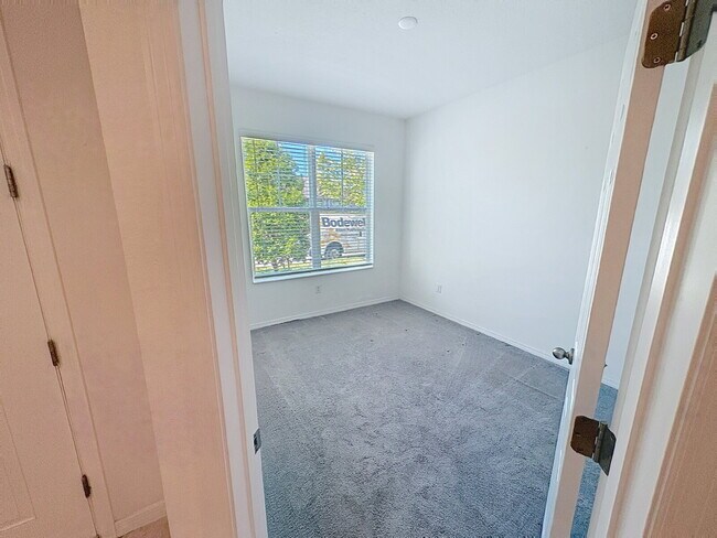 Building Photo - 6328 Goldcoast Ave