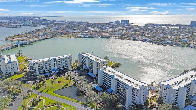 Building Photo - 7902 Sailboat Key Blvd S