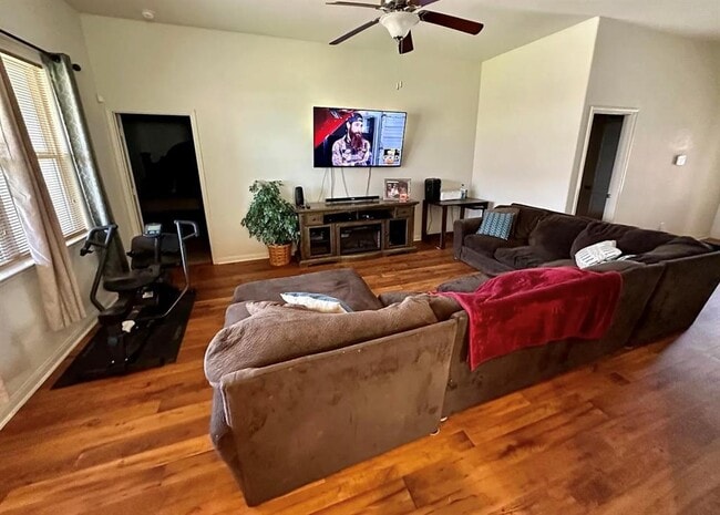 Building Photo - 19600 Per Lange Pass