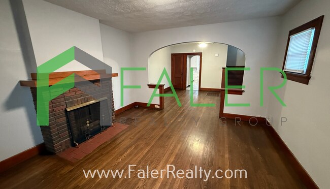 Building Photo - 1725-1727 Brookline