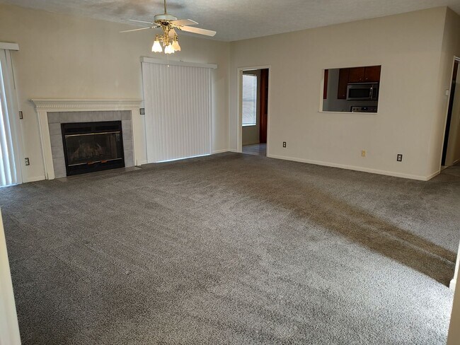 Building Photo - Spacious Home Conveniently Located in a Quiet Neighborhood!