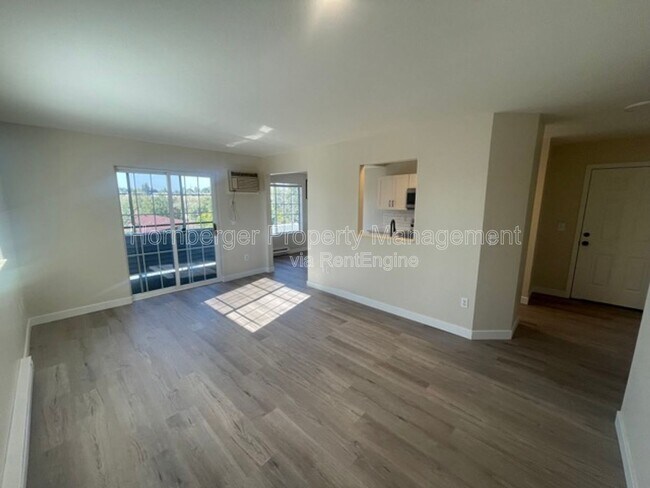 Building Photo - 1924 N Crestline St