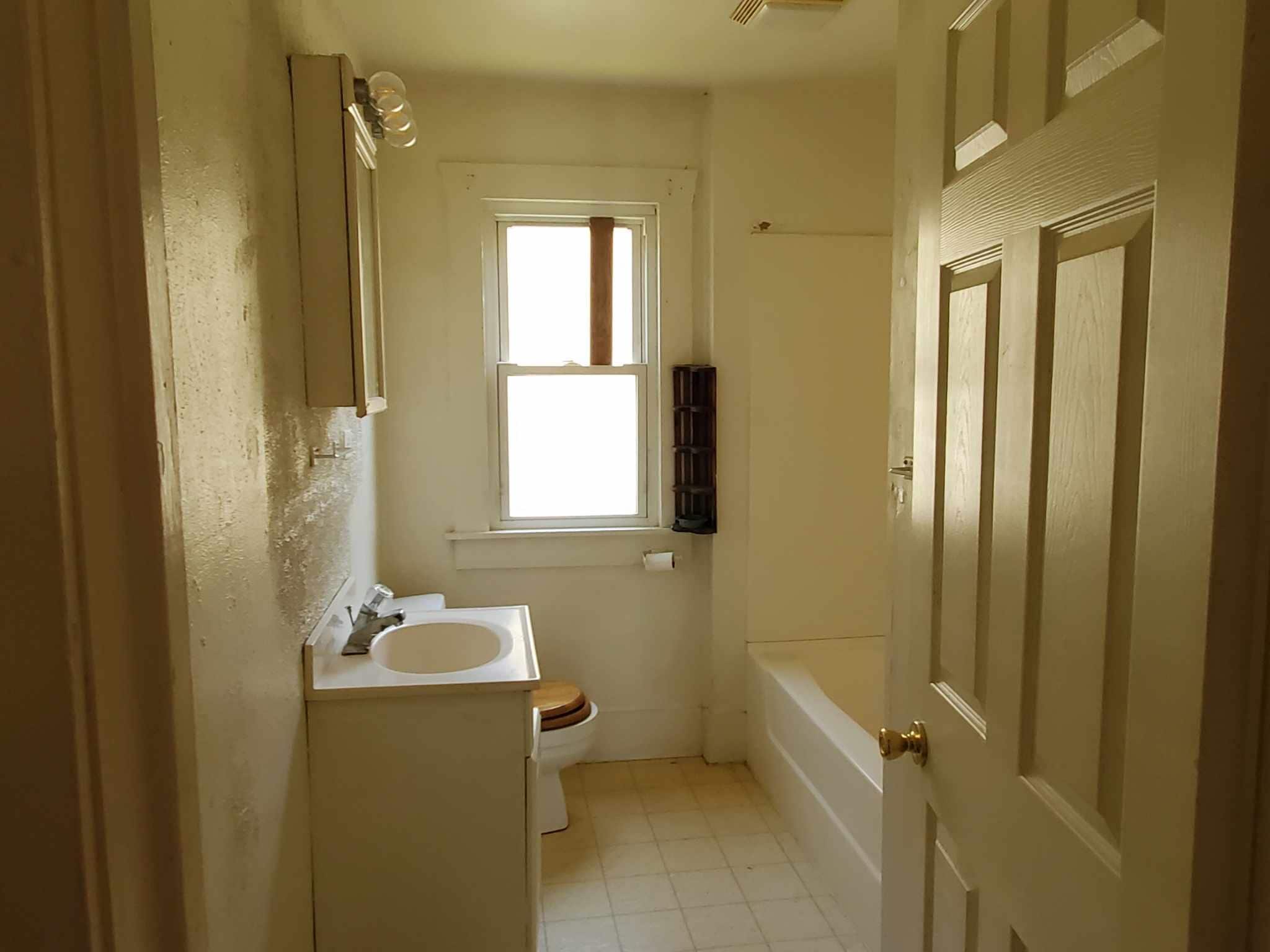 Building Photo - 1305 E Lawrence St