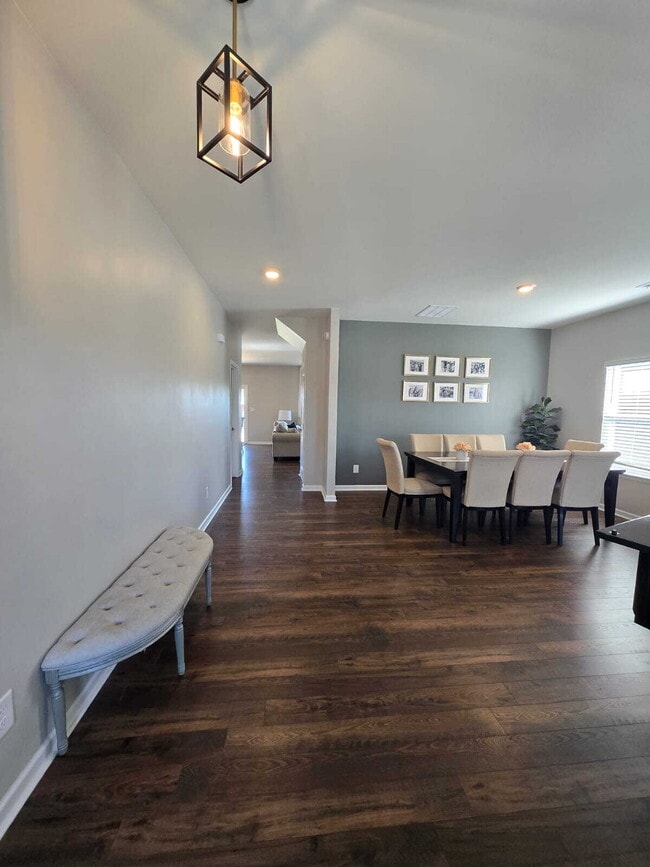 Building Photo - Charming Home in Sweet Briar Community