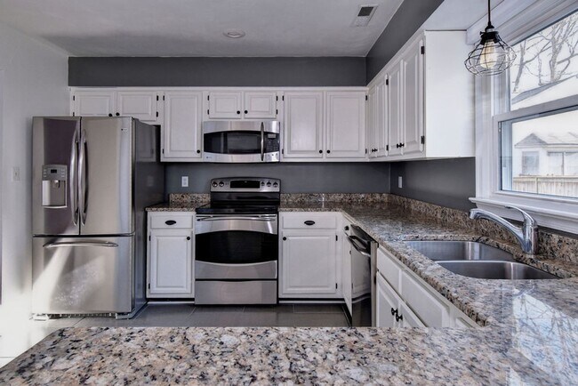Building Photo - Great Corner Lot in Kiln Creek
