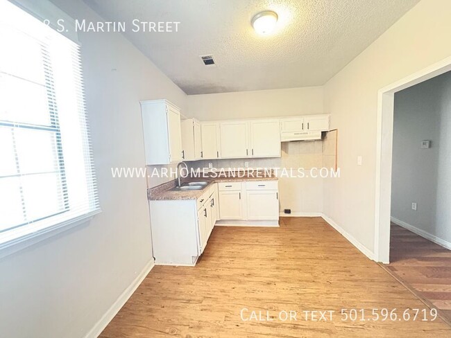 Building Photo - 2008 S Martin St